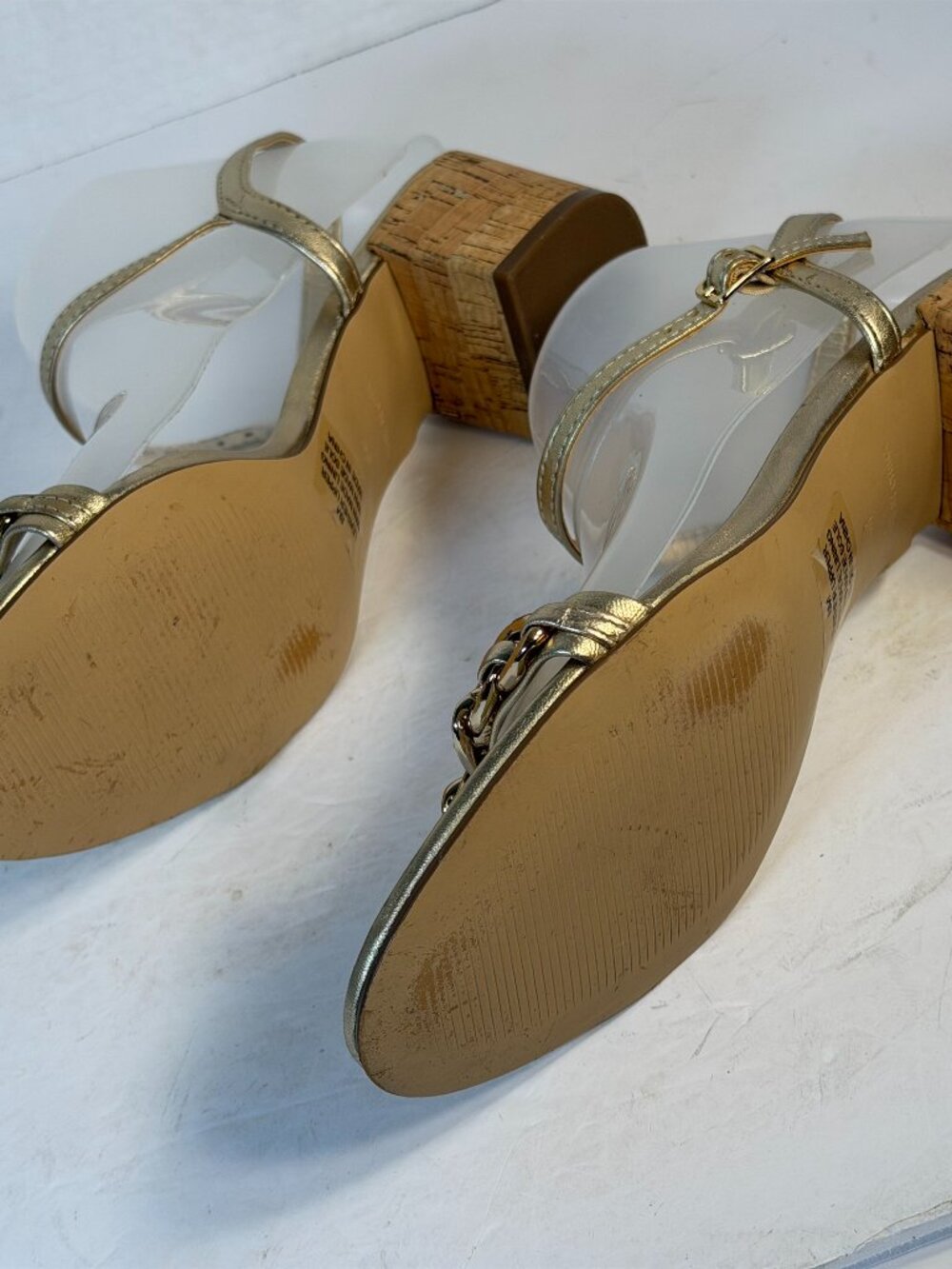 Women's size 8 Golden sandals - Picture 3 of 16